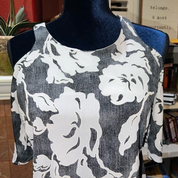 INC Cold Shoulder Black white mid sleeve textured floral print blouse Medium - Picture 2 of 10